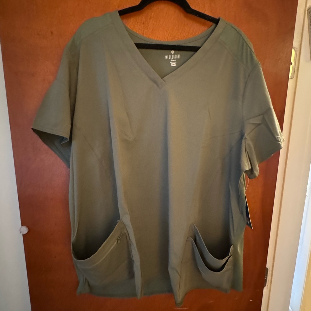 Scrub top